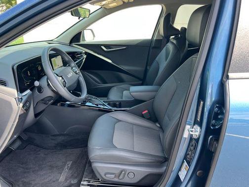 Mineral Blue 2024 Kia Niro EX
