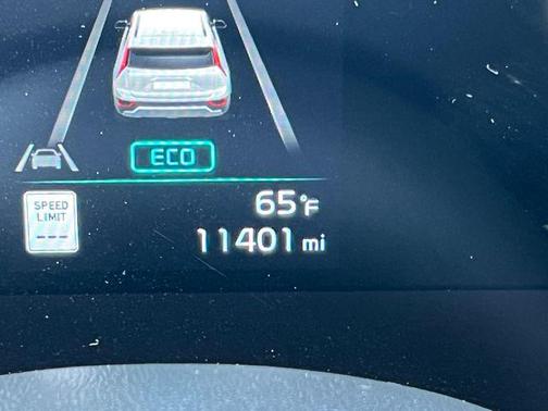 Mineral Blue 2024 Kia Niro EX
