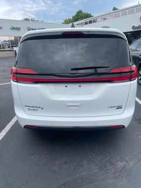 Bright White Clearcoat 2025 Chrysler Pacifica Limited