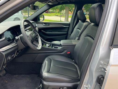 Silver Zynith 2025 Jeep Grand Cherokee Limited