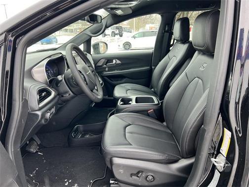 2026 Chrysler Pacifica L