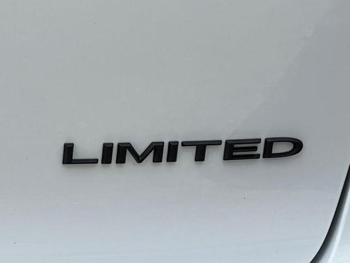 bright white clearcoat 2027 Chrysler Pacifica Limited