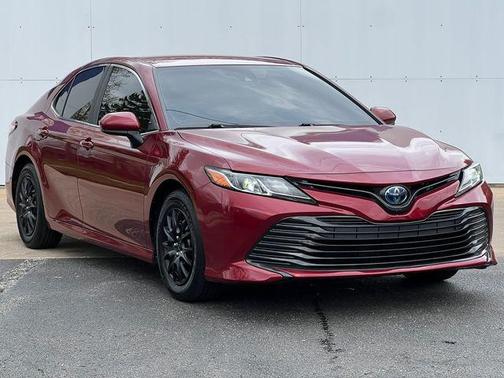 Ruby Flare Pearl 2018 Toyota Camry Hybrid LE