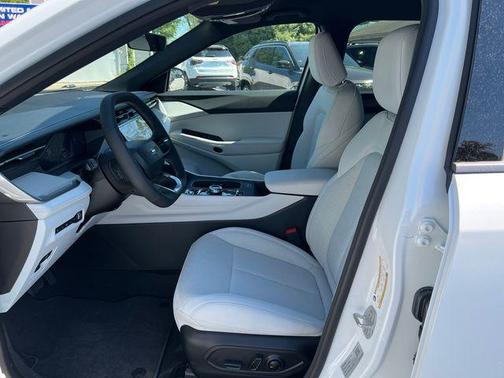 Bright White Clearcoat 2026 Jeep Cherokee Laredo 4x4