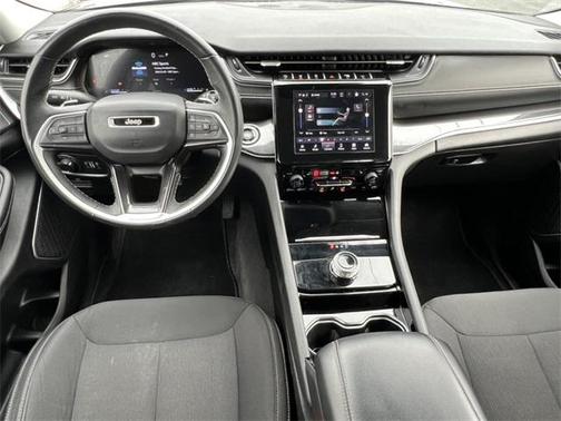 2022 Jeep Grand Cherokee Laredo