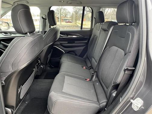 2022 Jeep Grand Cherokee Laredo
