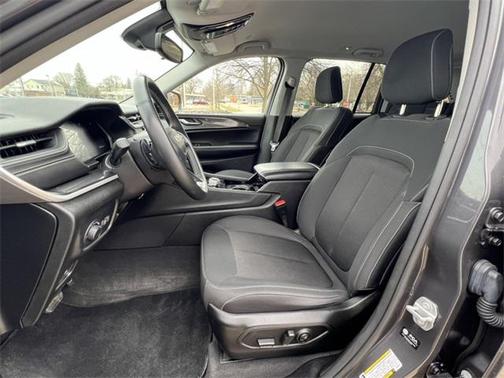 2022 Jeep Grand Cherokee Laredo