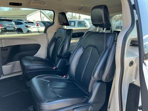 2024 Chrysler Pacifica Hybrid Select