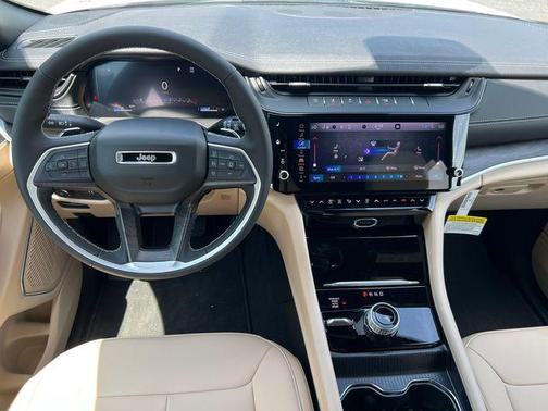 Bright White Clearcoat 2026 Jeep Grand Cherokee Limited