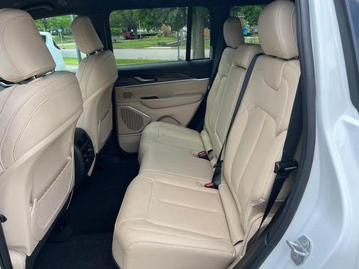 Bright White Clearcoat 2026 Jeep Grand Cherokee Limited