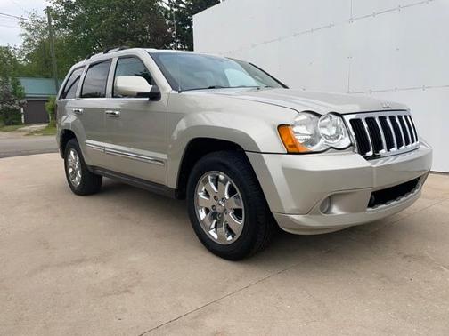 Photo 1 of 17 of 2010 Jeep Grand Cherokee Limited