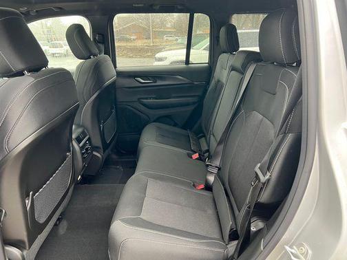 2026 Jeep Grand Cherokee Altitude