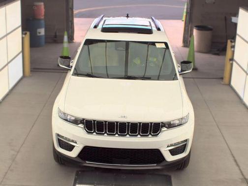 Bright White Clearcoat 2023 Jeep Grand Cherokee Limited