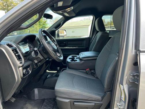 2022 RAM 2500 Tradesman Crew Cab 4x4 6'4' Box