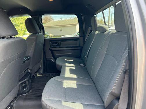 2022 RAM 2500 Tradesman Crew Cab 4x4 6'4' Box