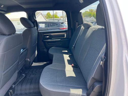 Bright White Clearcoat 2022 RAM 1500 Classic SLT