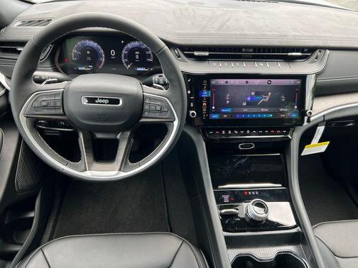 Silver Zynith 2026 Jeep Grand Cherokee Limited