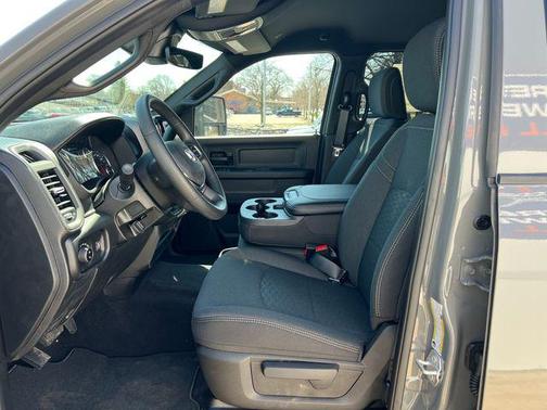 Ceramic Gray Clearcoat 2026 RAM 2500 Black Express Crew Cab 4x4 6'4' Box