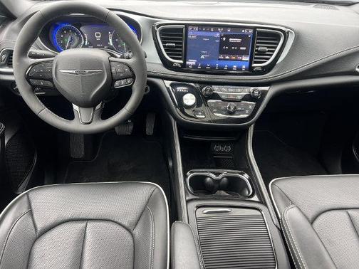 Ceramic Gray Clearcoat 2025 Chrysler Pacifica Limited