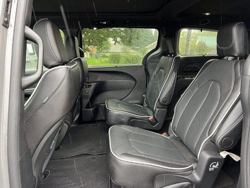 Ceramic Gray Clearcoat 2025 Chrysler Pacifica Limited