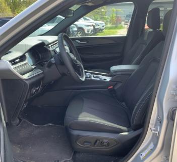 Silver Zynith 2024 Jeep Grand Cherokee Laredo