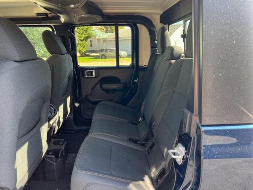 Fathom Blue Pearlcoat 2025 Jeep Gladiator Nighthawk