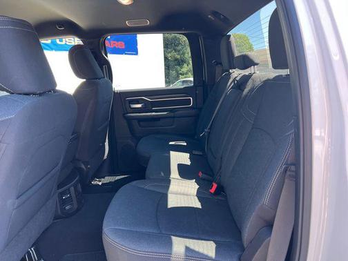 Bright White Clearcoat 2026 RAM 2500 Big Horn Crew Cab 4x4 6'4' Box
