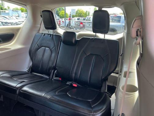 Silver Mist Clearcoat 2023 Chrysler Pacifica Touring L