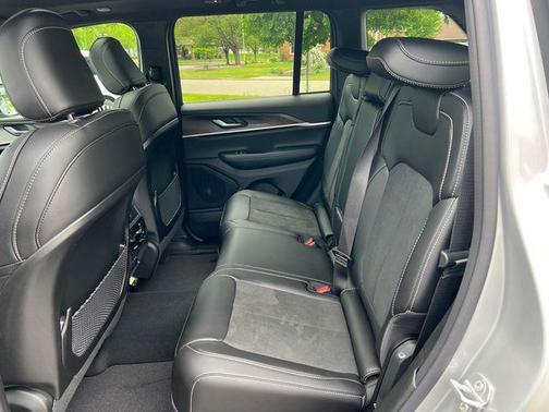 Silver Zynith 2026 Jeep Grand Cherokee Altitude