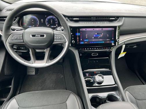 Silver Zynith 2026 Jeep Grand Cherokee Altitude