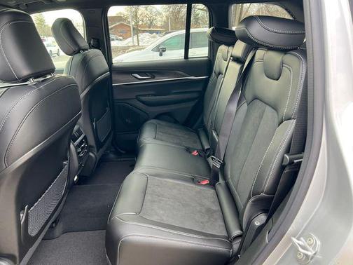 2026 Jeep Grand Cherokee Altitude