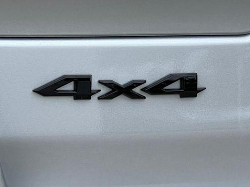 Silver Zynith 2026 Jeep Grand Cherokee Altitude