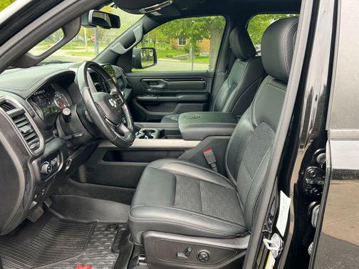 Diamond Black Crystal Pearlcoat 2019 RAM 1500 Rebel