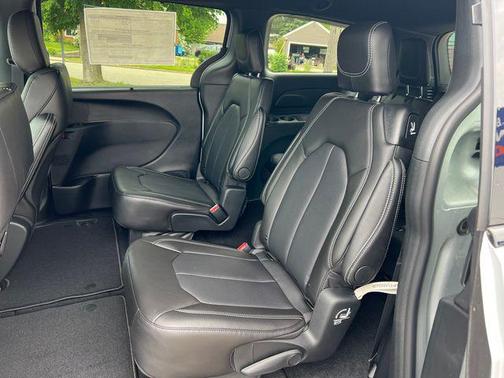 Silver Mist Clearcoat 2026 Chrysler Pacifica L