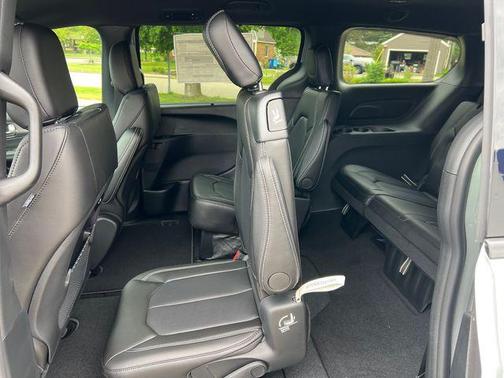 Silver Mist Clearcoat 2026 Chrysler Pacifica L