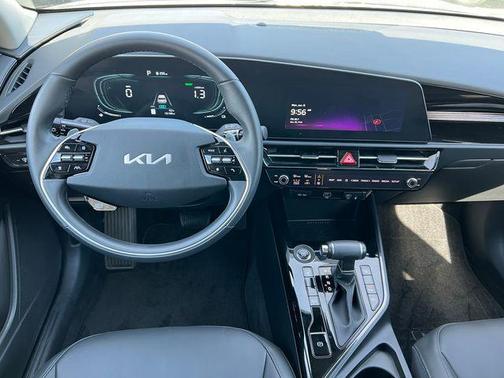 Aurora Black 2024 Kia Niro EX