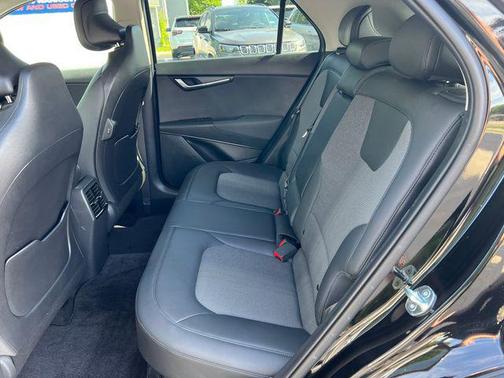 Aurora Black 2024 Kia Niro EX