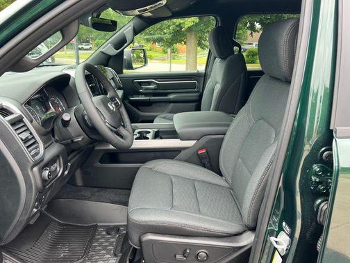 Serrano Green Metallic 2026 RAM 1500 Big Horn/Lone Star