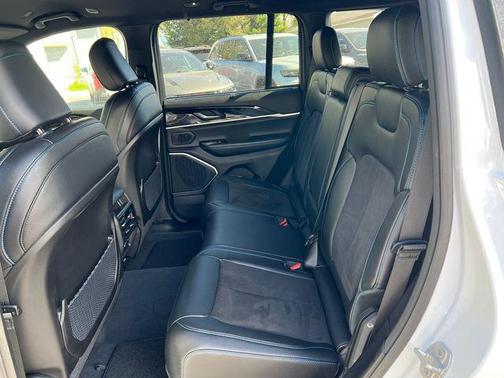 Bright White Clearcoat 2023 Jeep Grand Cherokee 4xe Trailhawk