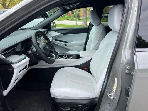 Sting-Gray Clearcoat 2026 Jeep Cherokee Laredo 4x4