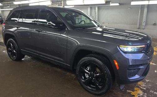 Baltic Gray Metallic Clearcoat 2024 Jeep Grand Cherokee Altitude