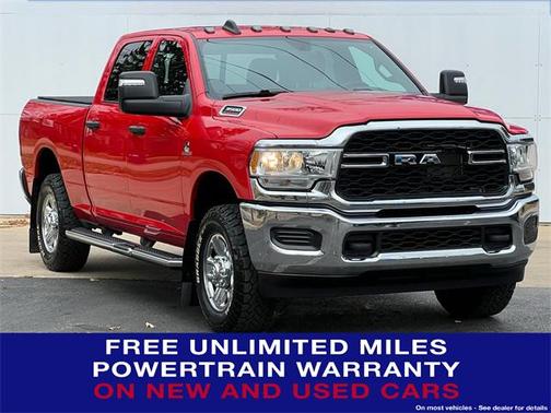 2023 RAM 3500 Tradesman Crew Cab 4x4 6'4' Box