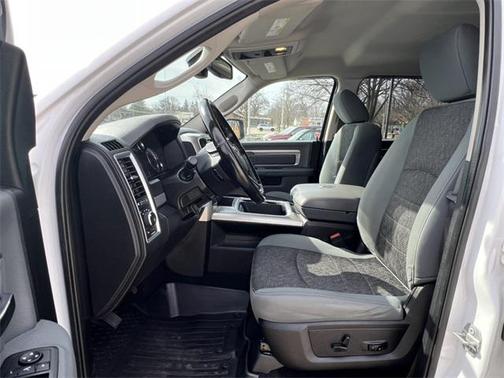 2019 RAM 1500 SLT