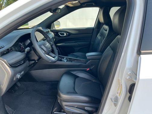 Bright White Clearcoat 2026 Jeep Compass Sport