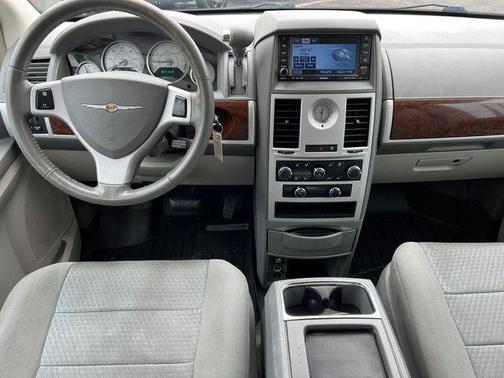 2010 Chrysler Town & Country Touring
