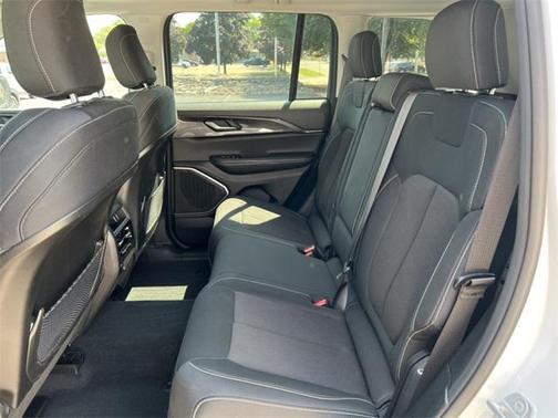 2022 Jeep Grand Cherokee Laredo