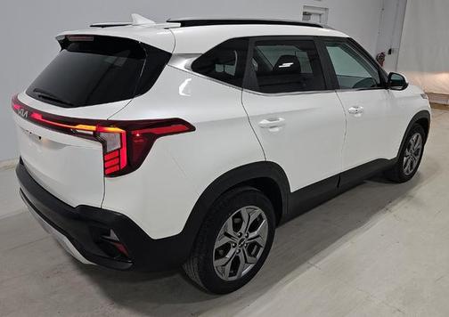Snow White Pearl 2024 Kia Seltos S