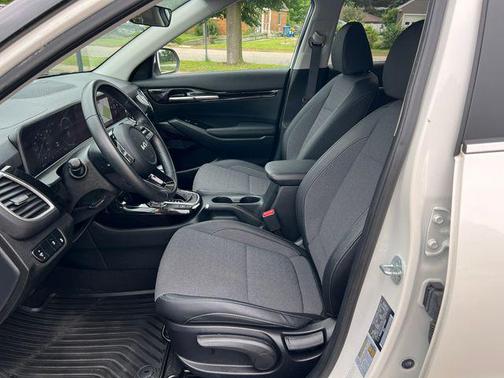 Snow White Pearl 2024 Kia Seltos S