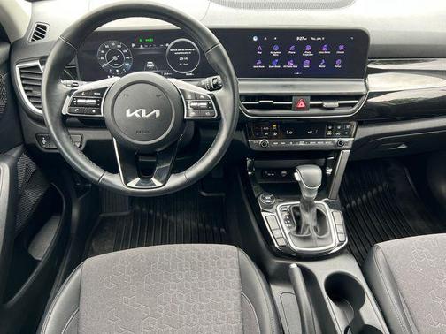 Snow White Pearl 2024 Kia Seltos S