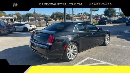2017 Chrysler 300 Limited